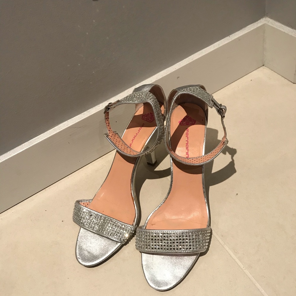 Silver sparkly sandals💖
